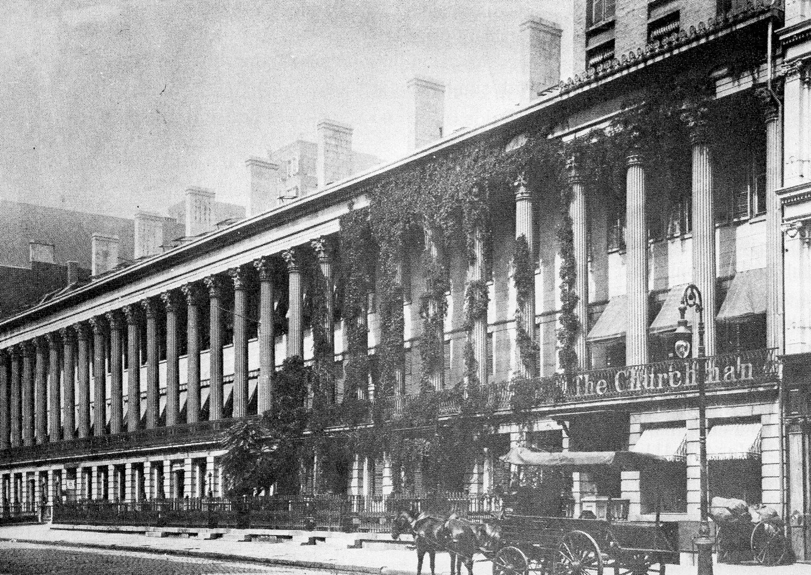 La Grange Terrace (Colonnade Row) and Lafayette Street in a 19th-century photograph - Foto https://ephemeralnewyork.files.wordpress.com/2008/06/lafayettestreetold.jpg