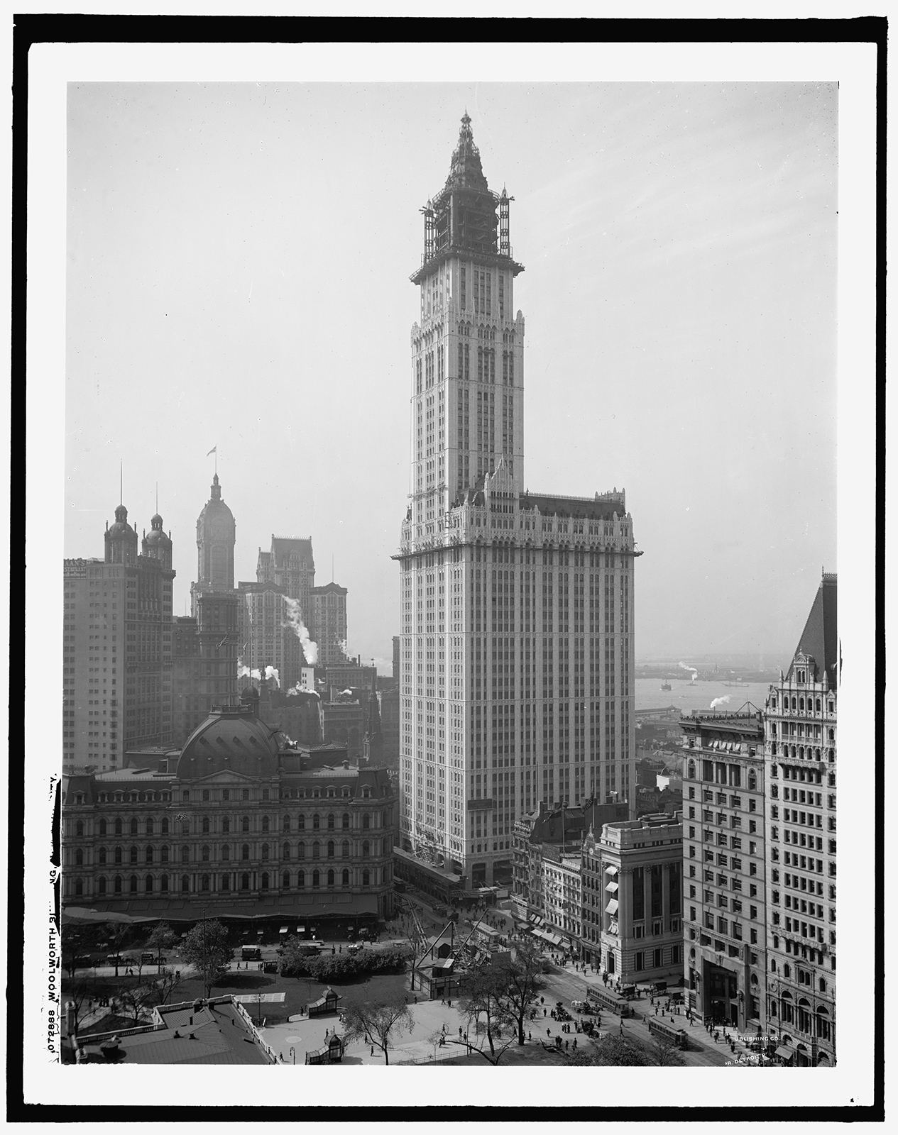 Woolworth Building - Foto Library of Congress Prints and Photographs Division Washington, D.C. 20540 USA https://hdl.loc.gov/loc.pnp/pp.print